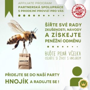Záhradnícke náradie a semená na drevenom stole