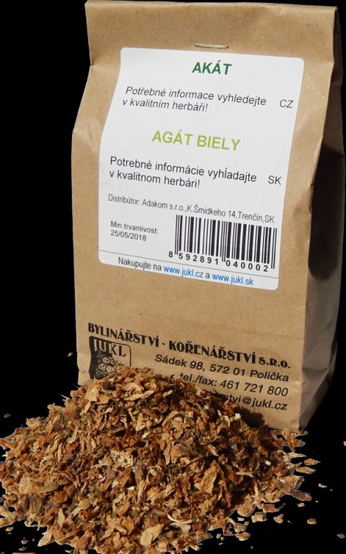 Agát lekársky s charakteristickými listami a kvetmi