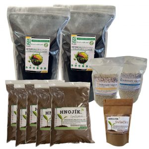 Tri produkty: vápnik, biochar a svlečky na tmavom pozadí