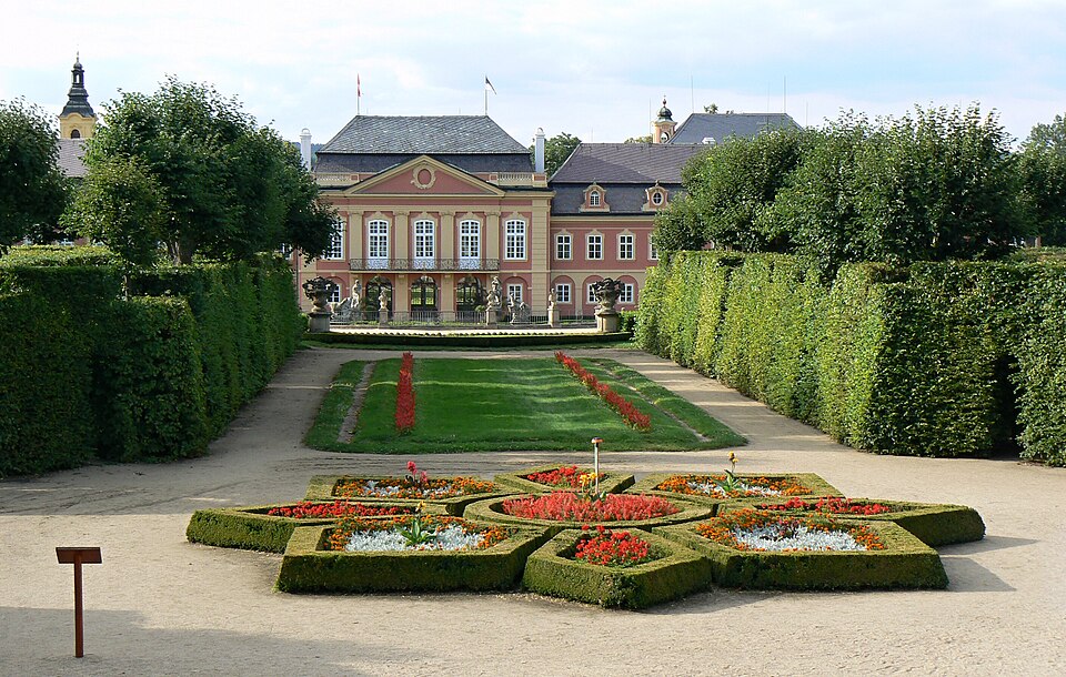 Zámok Dobříš a francúzsky park