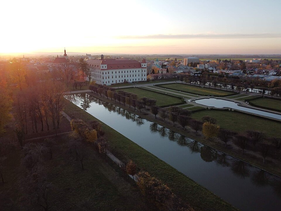 Zámok a záhrada Holešov na jeseň
