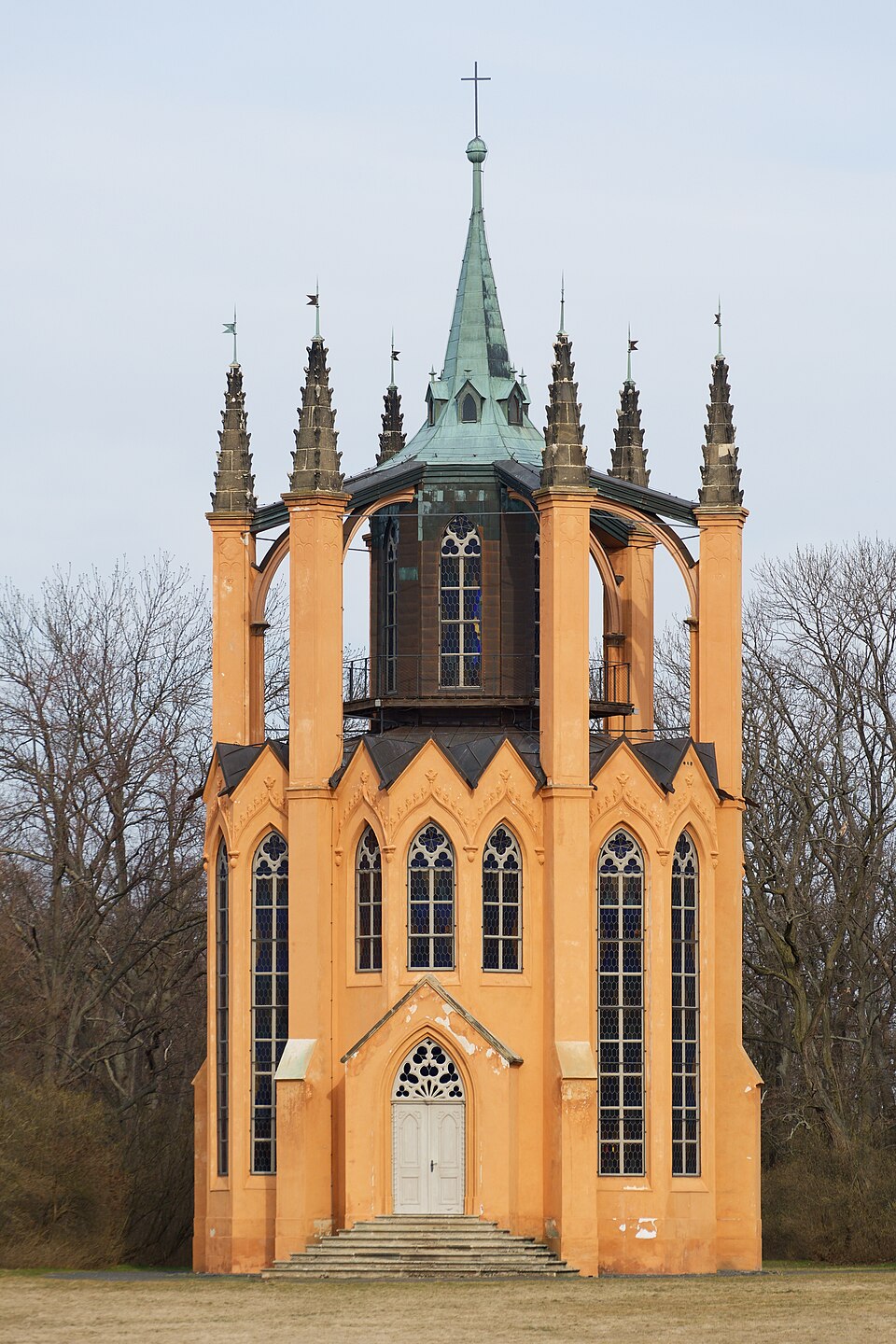 Novogotický chrám v parku Krásny Dvor