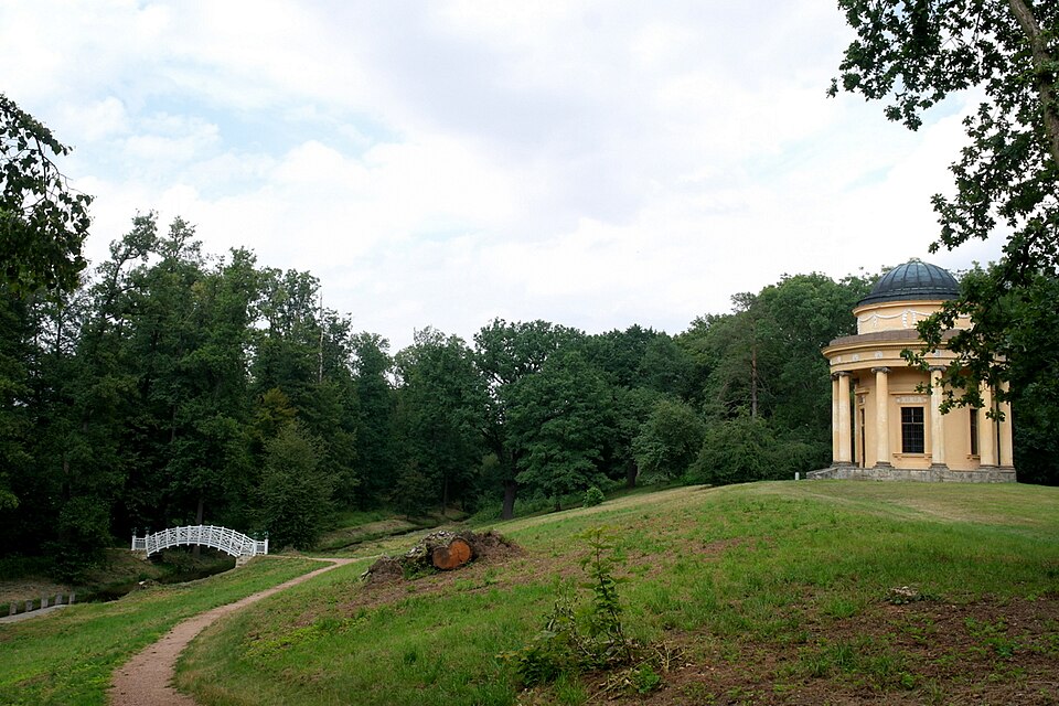 Chrám priateľov vidieka a záhrad, zámocký park Veltrusy