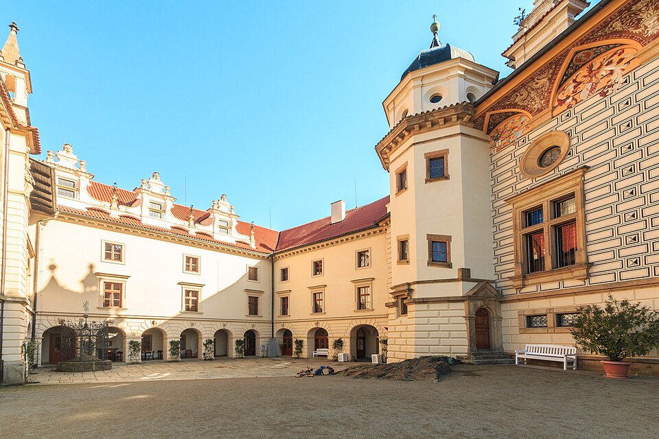 Nádvorie zámku Průhonice